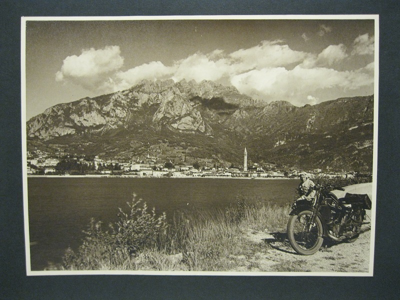 Lago di Lecco. Lecco e il Resegone. Fotografia originale
